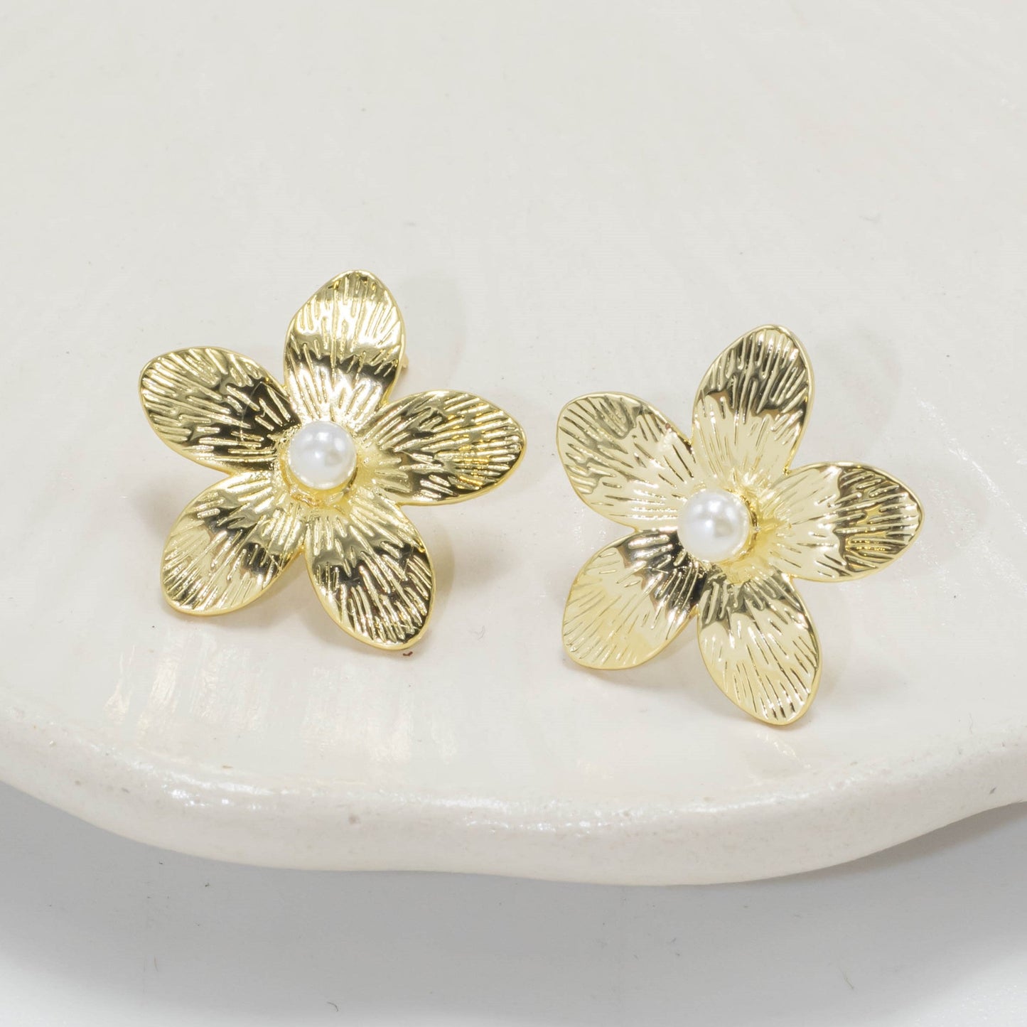 Arete flor perla