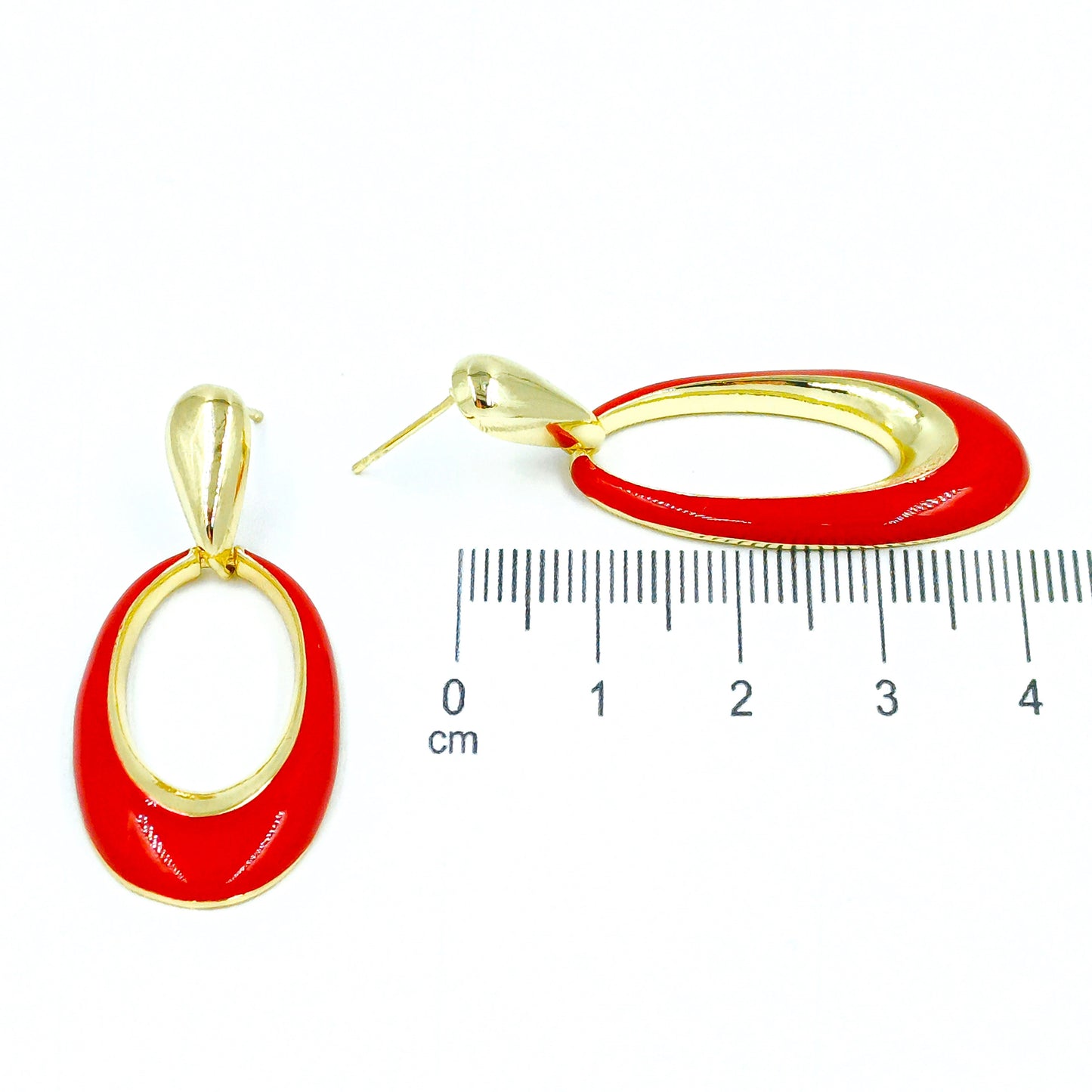 Arete óvalo rojo