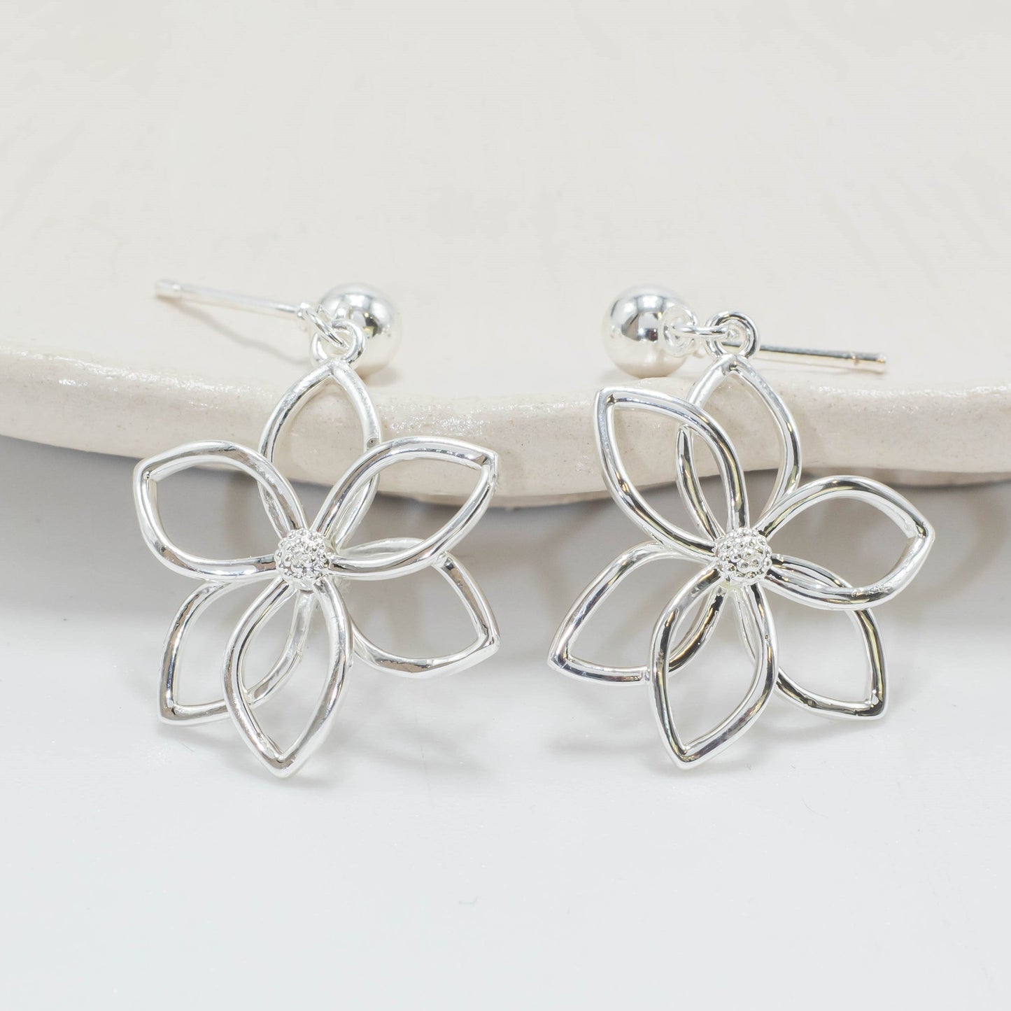 Arete silueta flor P