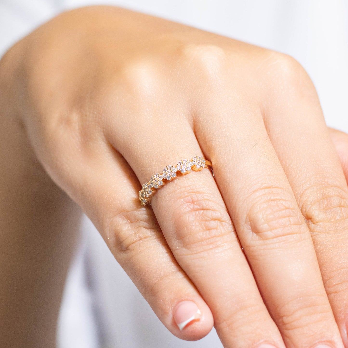 Anillo microzircones flores