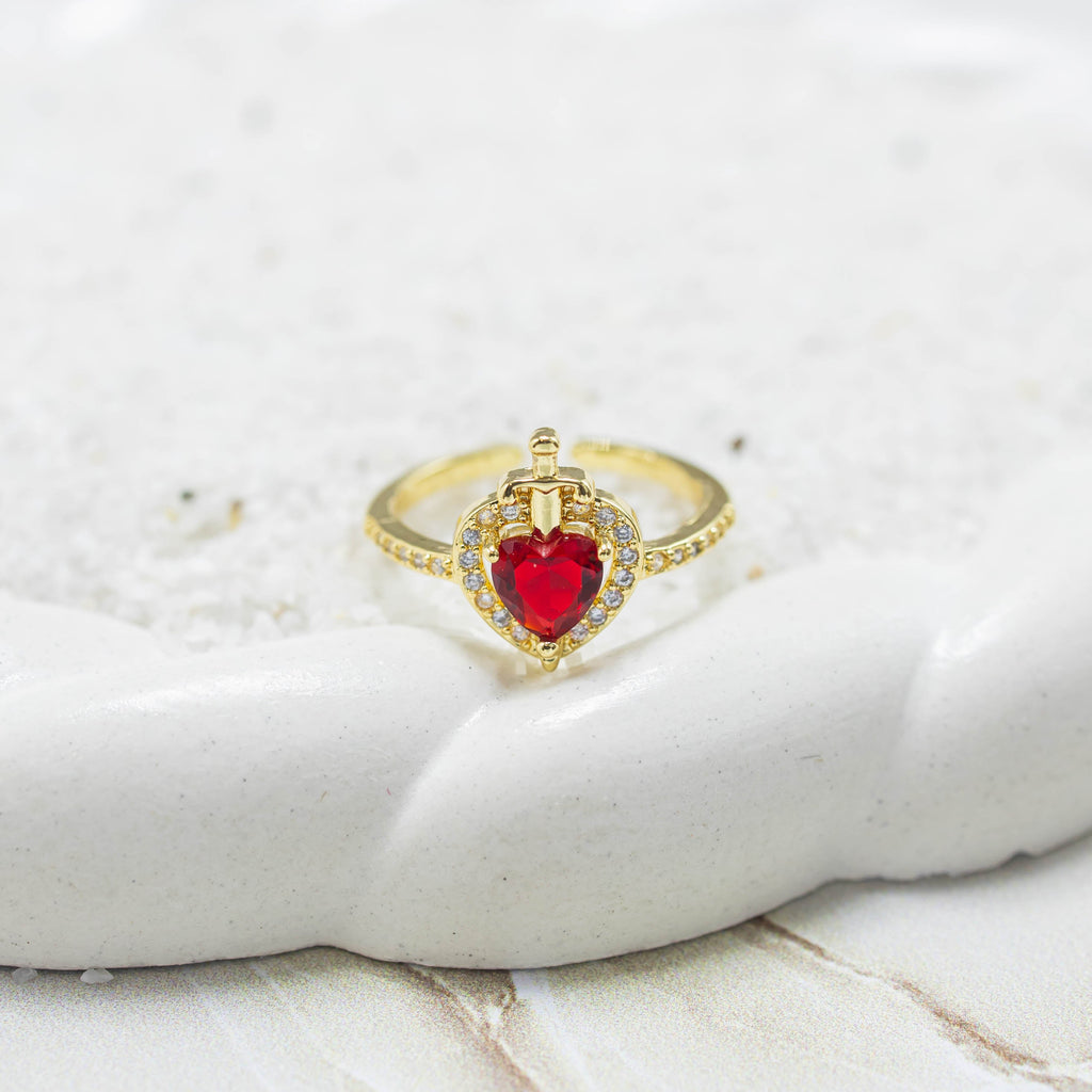 Anillo corazón zirçón rojo