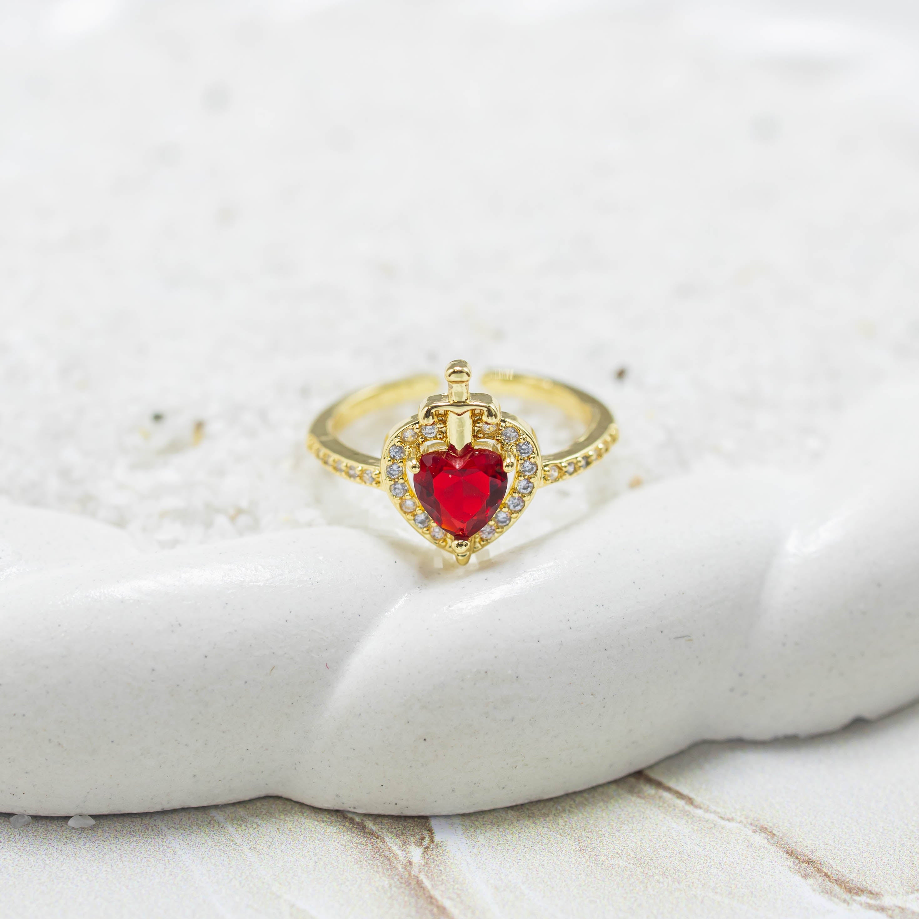 Anillo corazón zirçón rojo