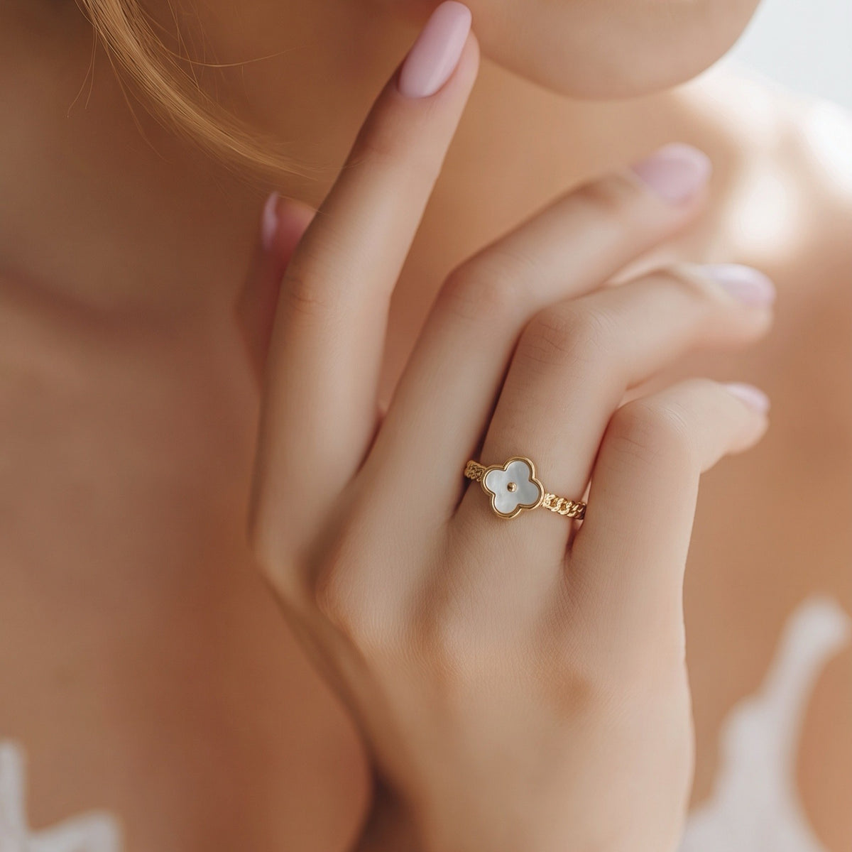 Anillo van cleef nacar