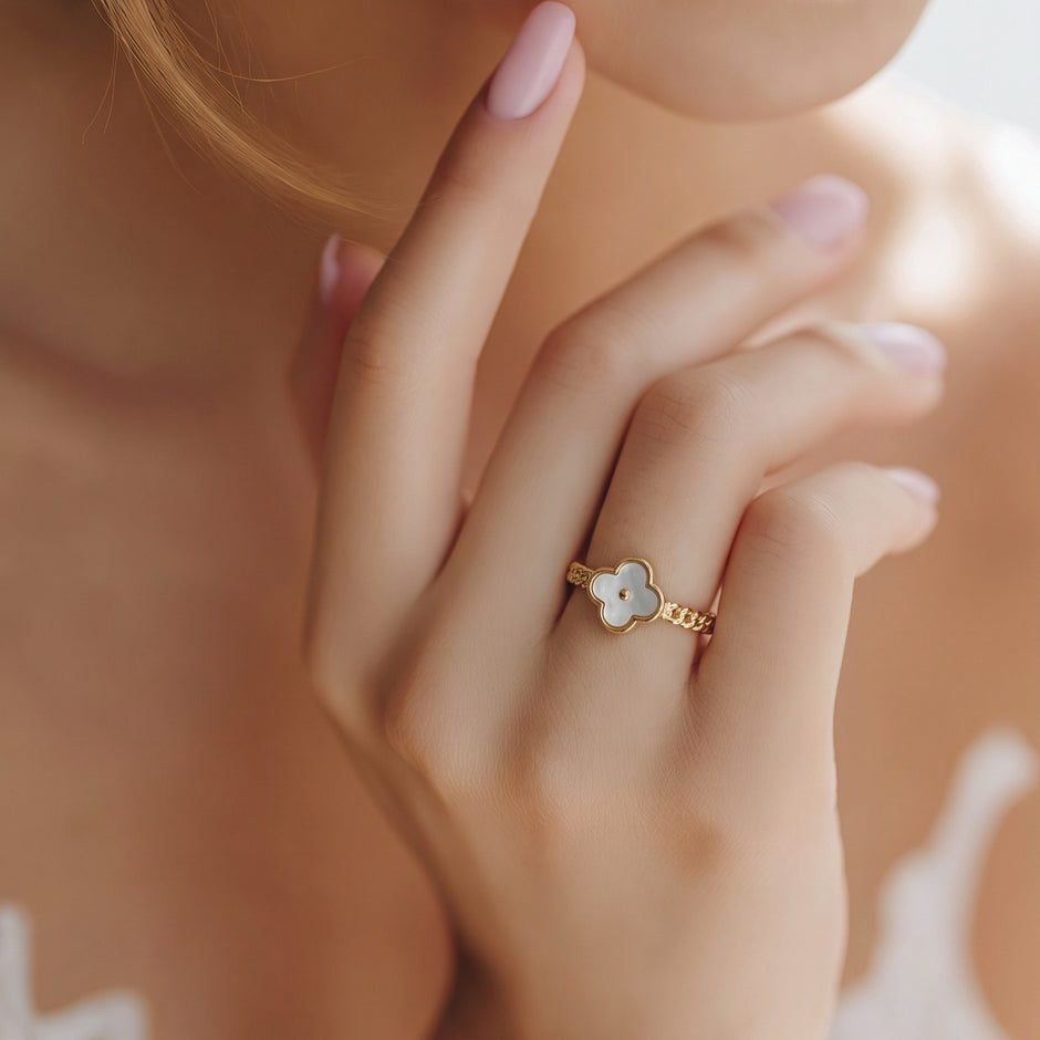 Anillo van cleef nacar