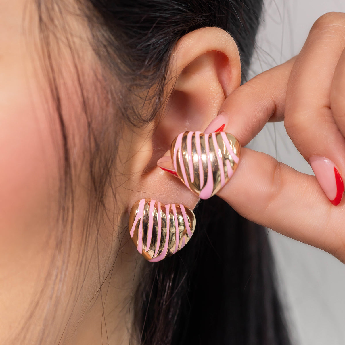 Arete corazon print rosa