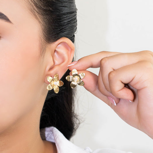 Arete flor perla