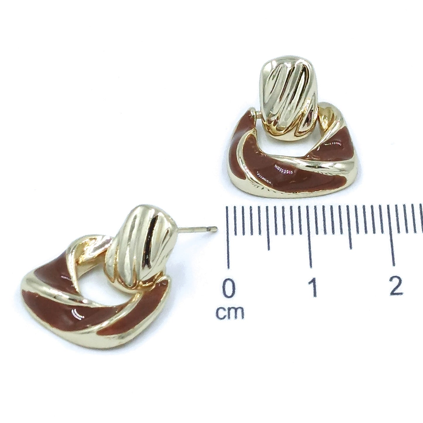 Arete tallado café