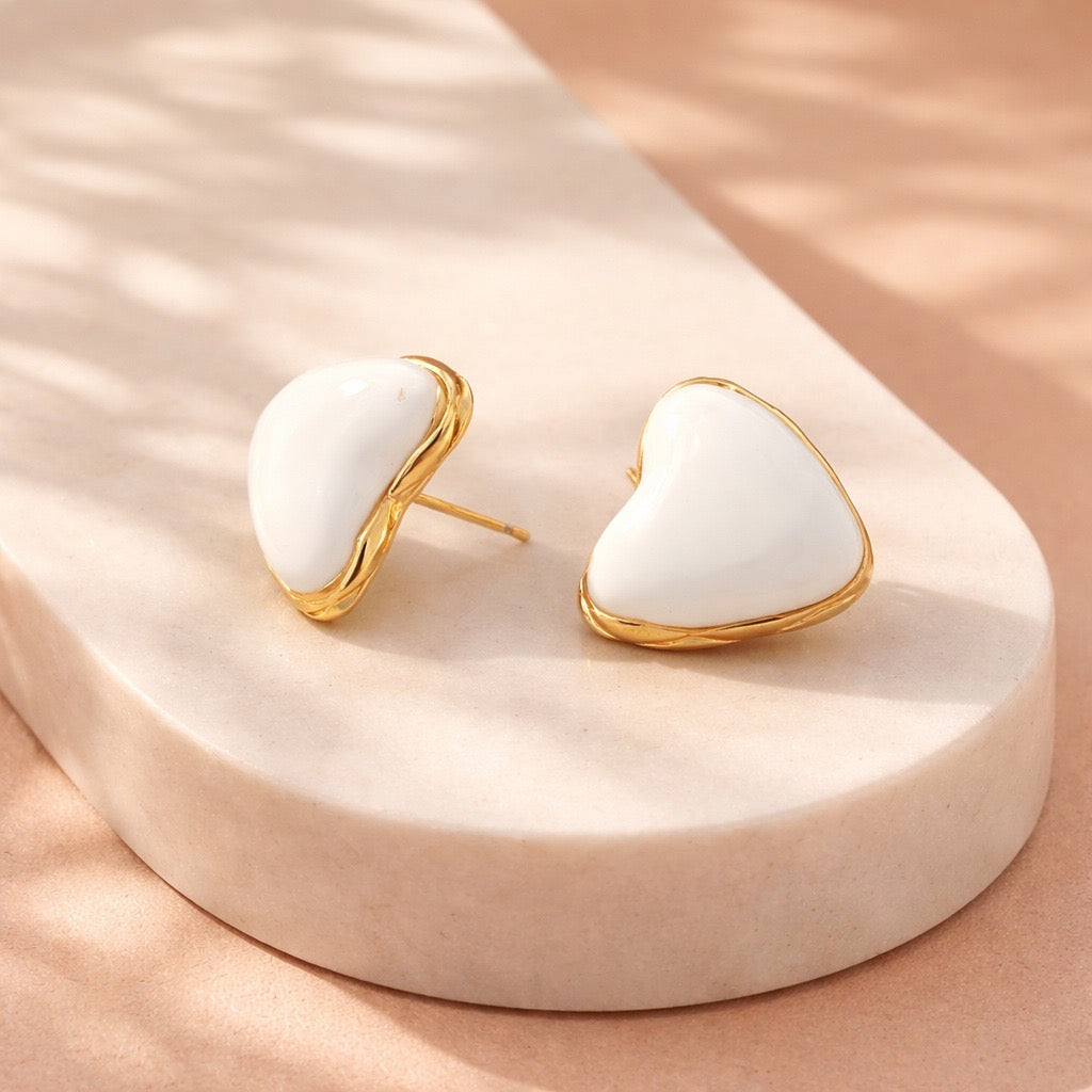 Arete corazón blanco