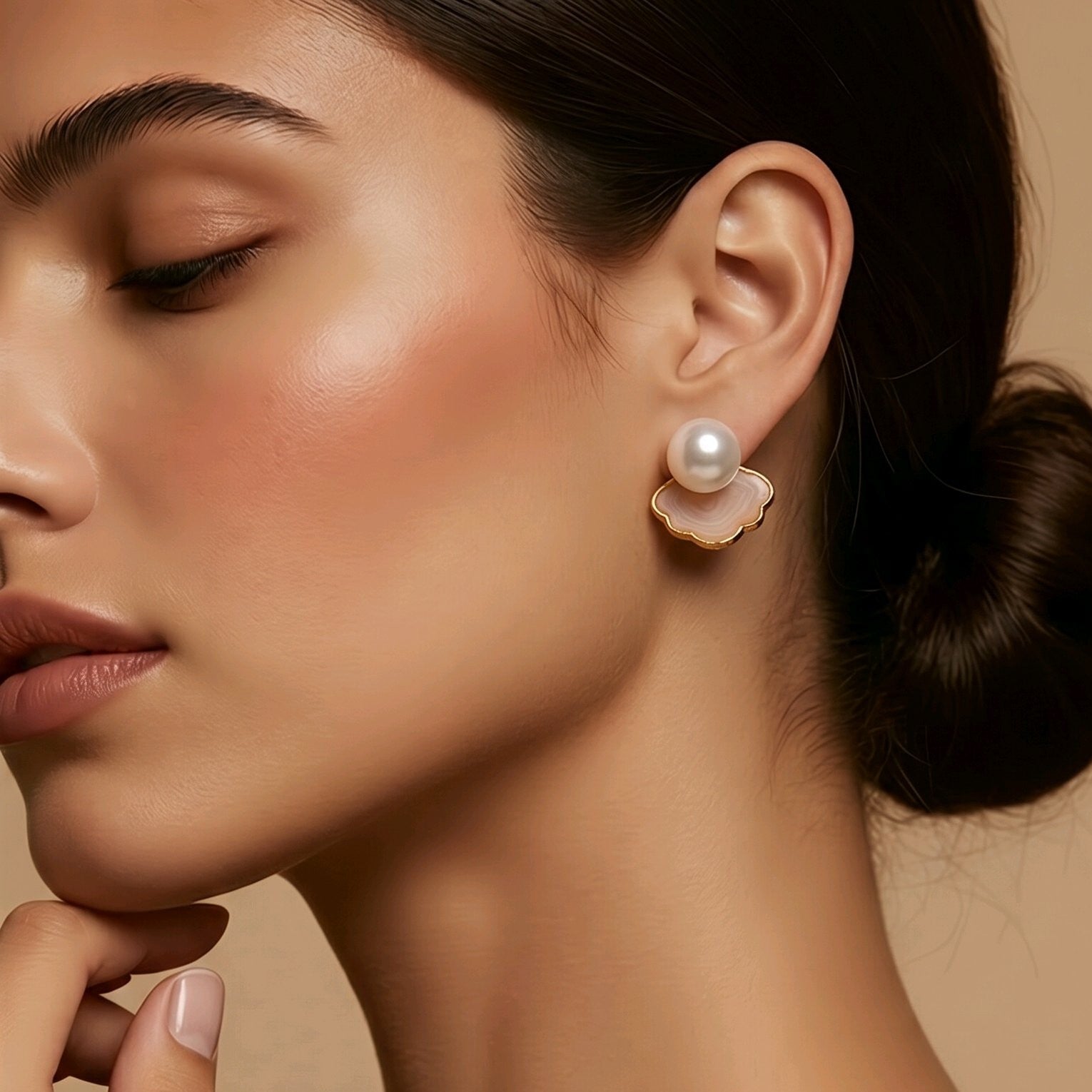 Arete perla concha esmaltada