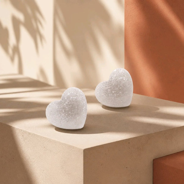Arete corazón escarchado blanco