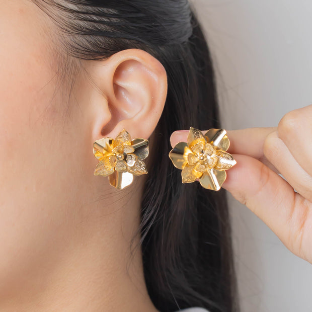 Arete bronce flor