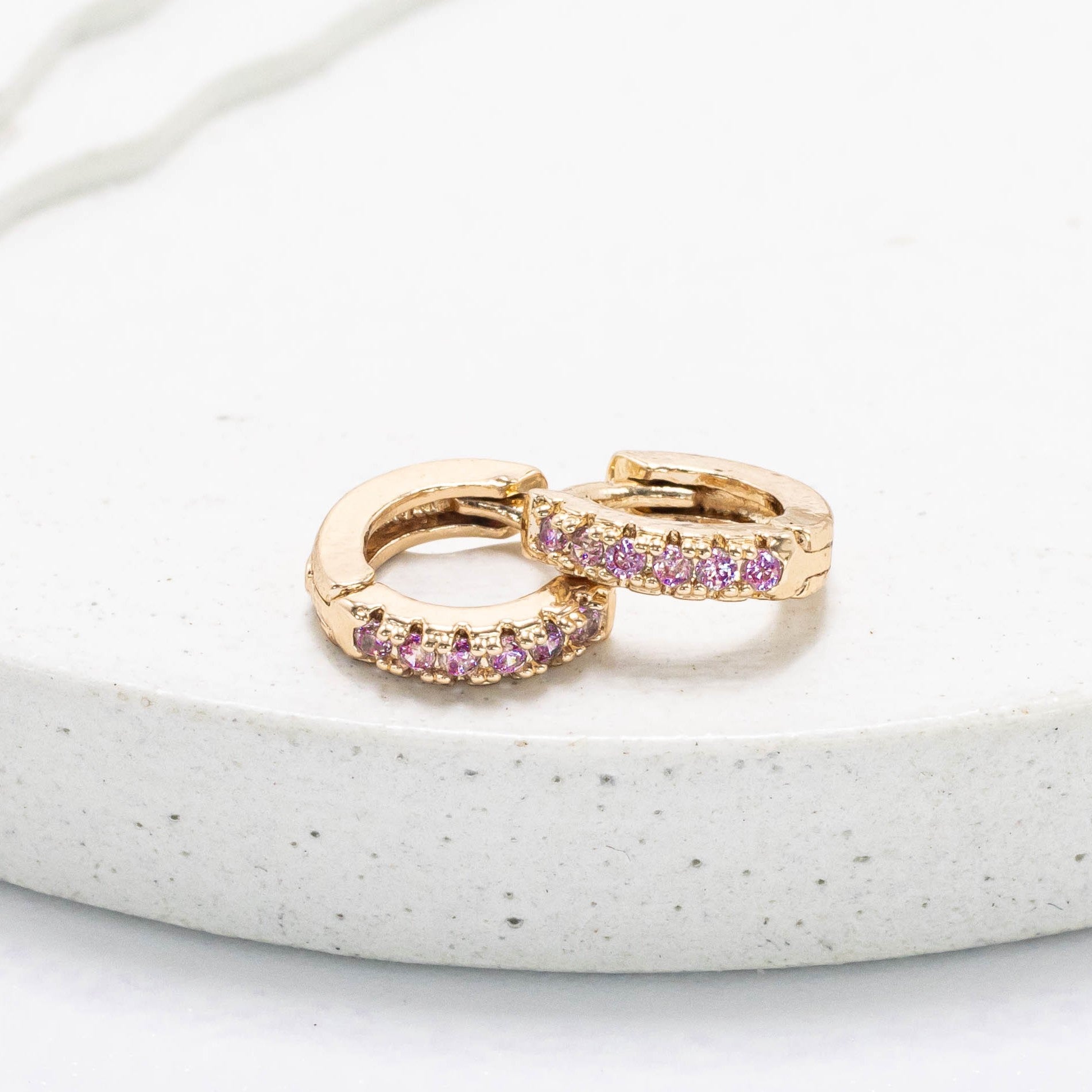 Cdga pequeña microzircones cristal