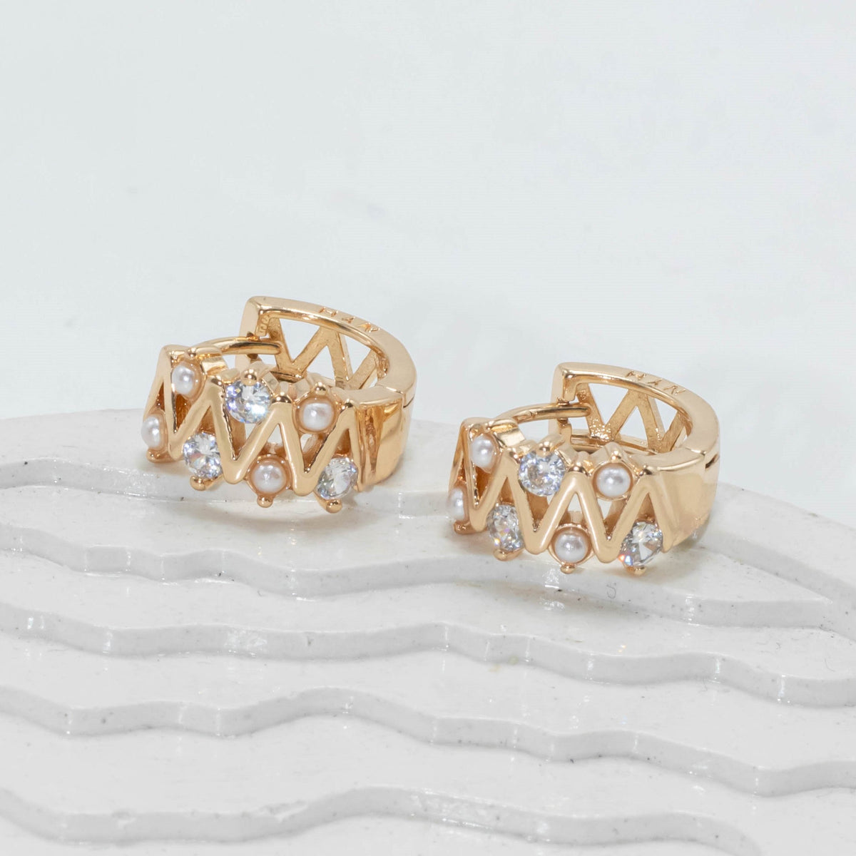 Cdga pequeña zircón perla