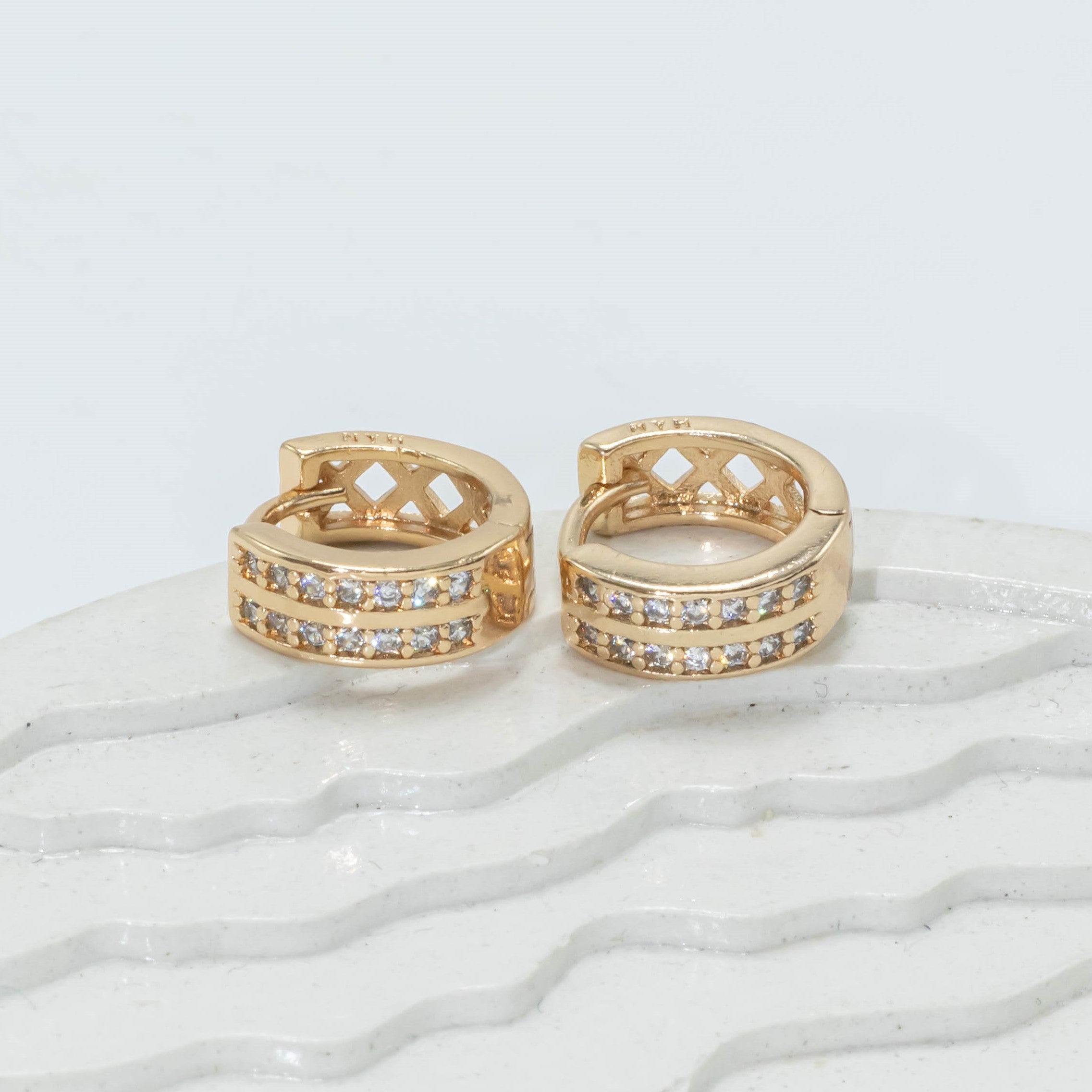 Cdga pequeña microzircones perforada