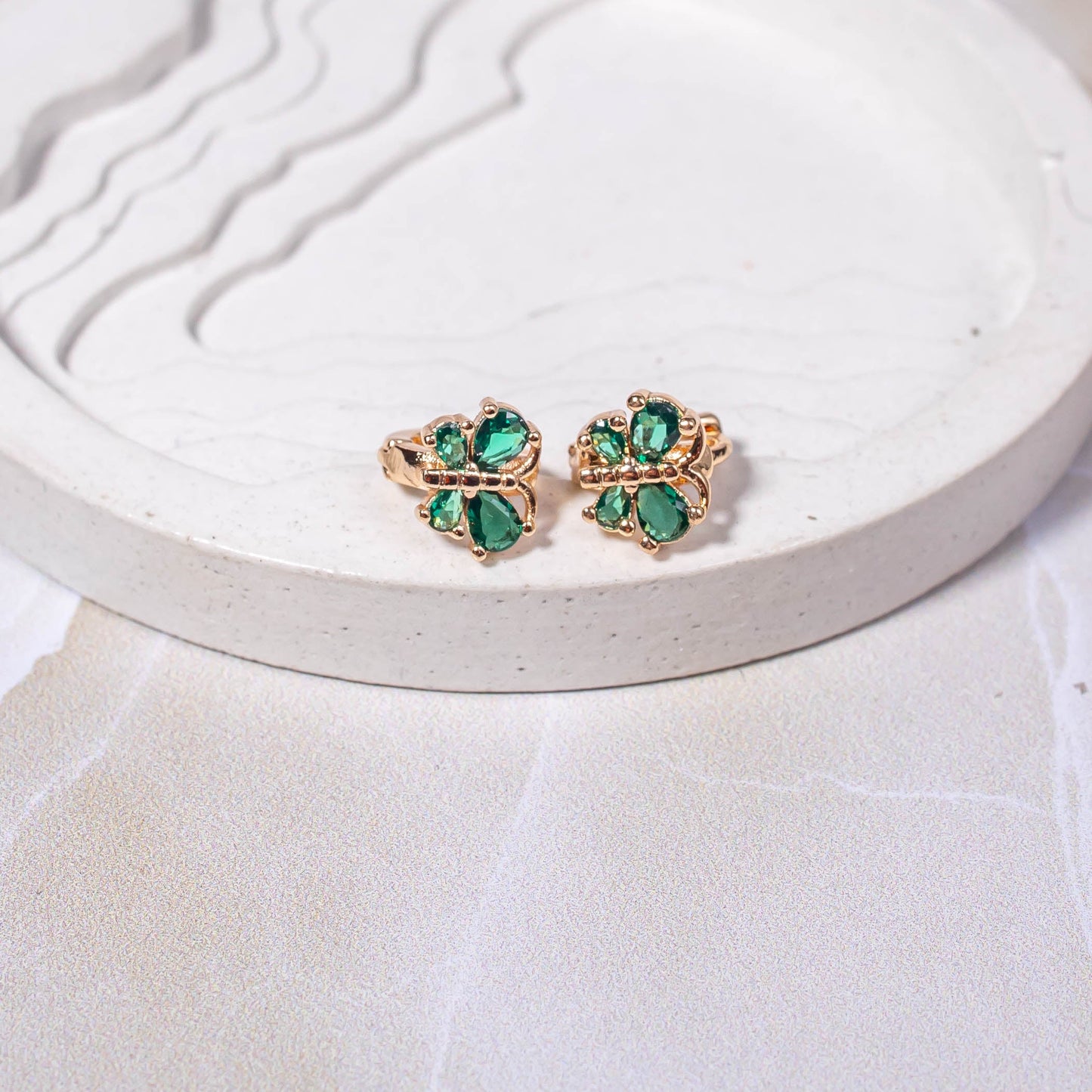 Candonga pequeña mariposa esmeralda