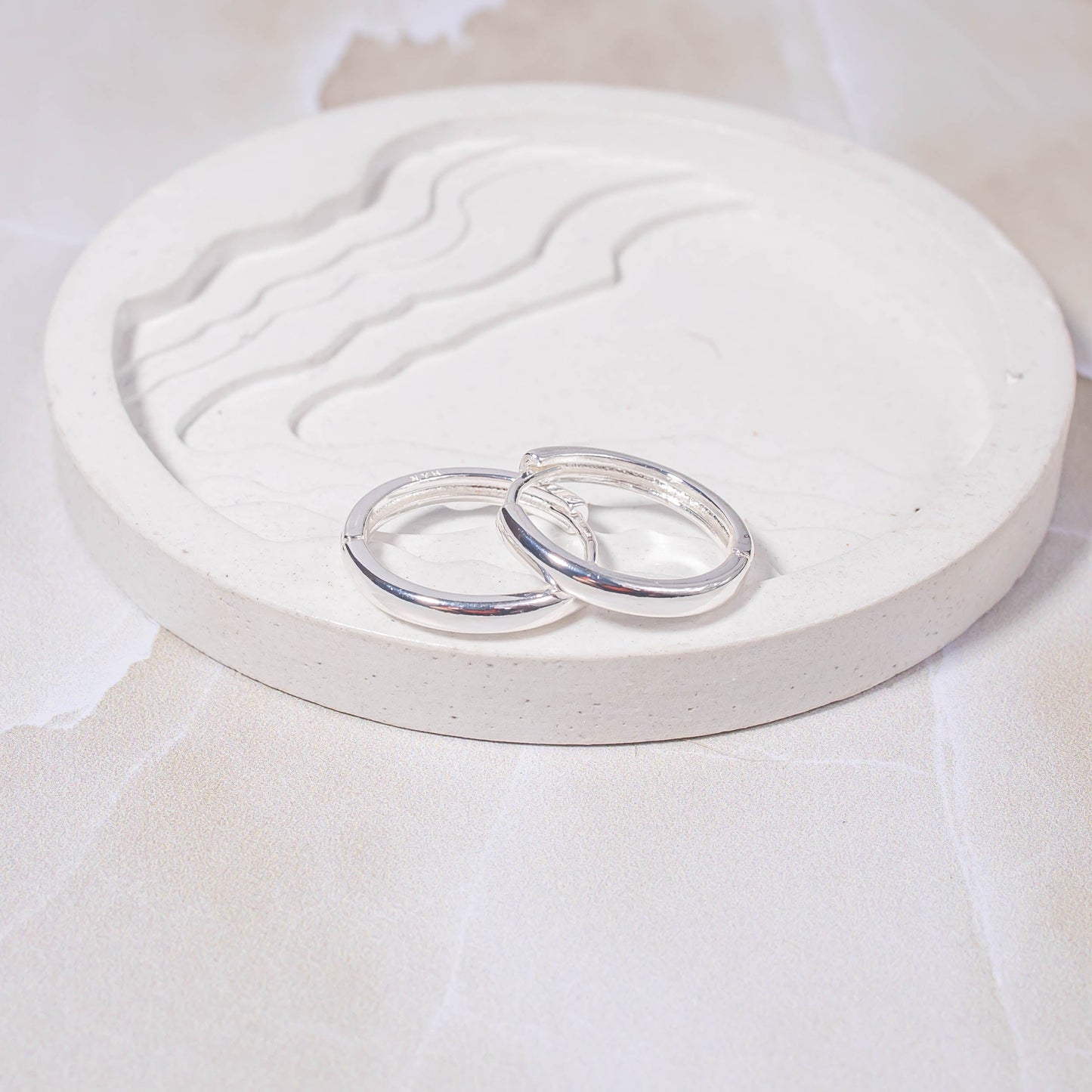 Candonga pequeña lisa plata