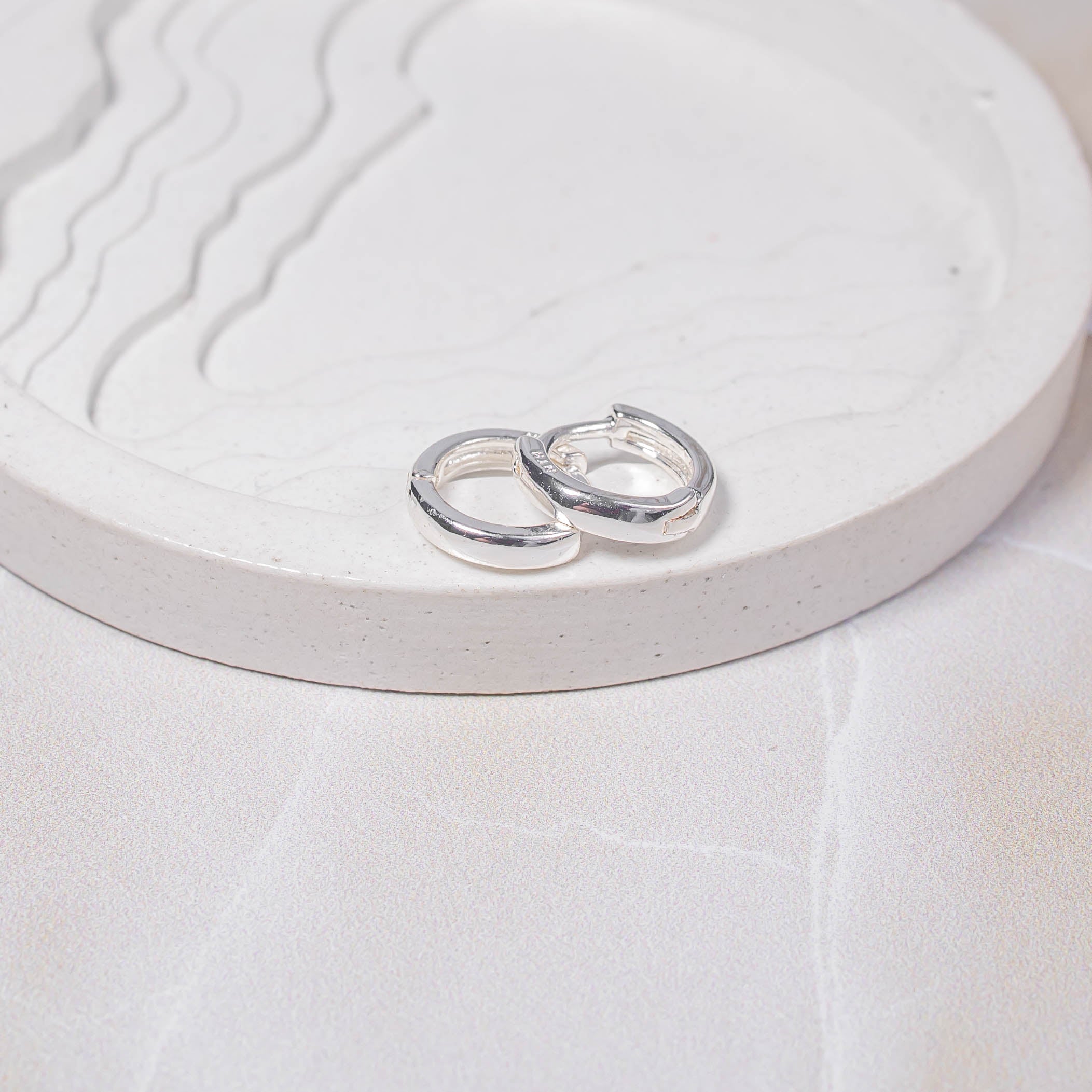 Candonga pequeña lisa plata