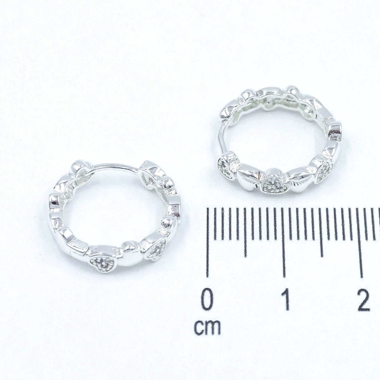 Candonga pequeña baño de plata corazones