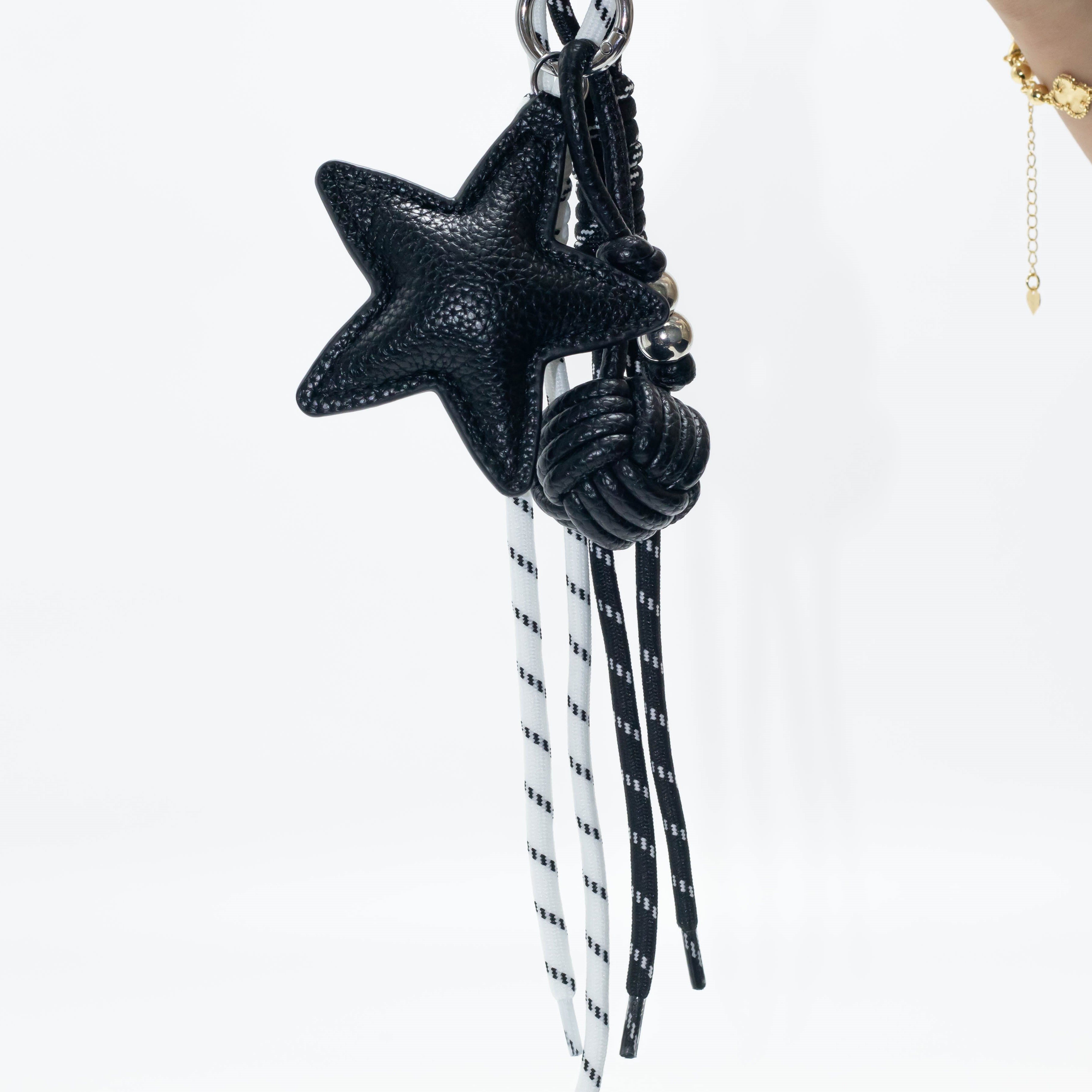 Llavero estrella B&W