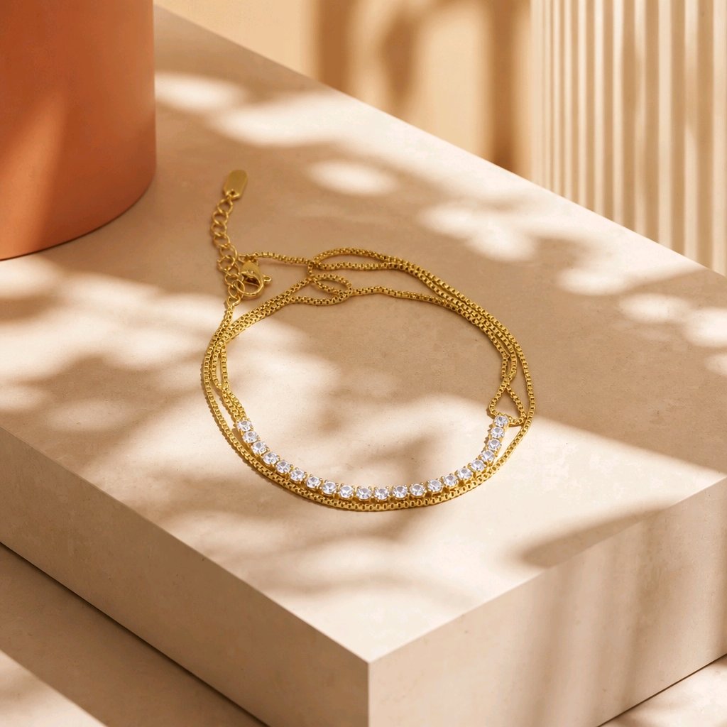 Pulsera conectada a dedo zircones