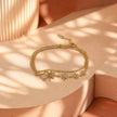 Pulsera conectada a dedo estrellas