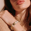 Pulsera resina corazones beige