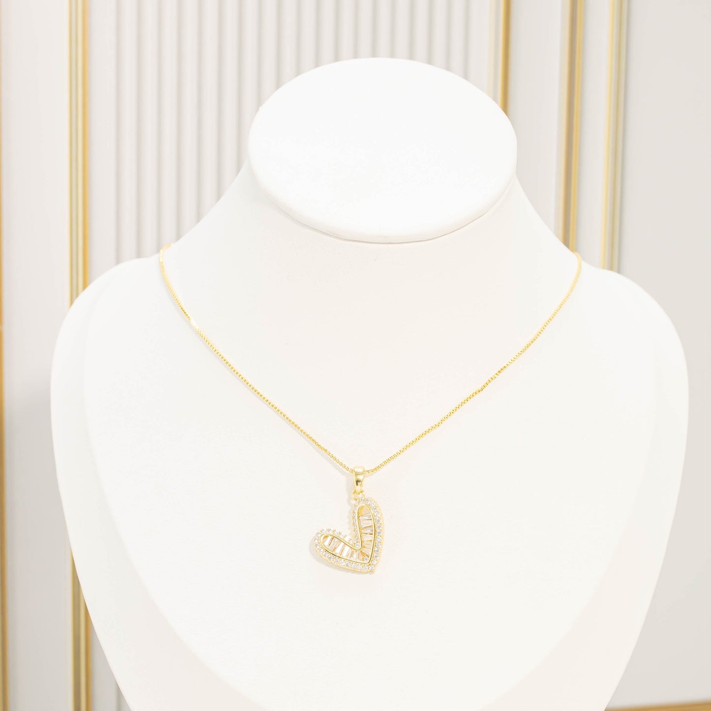 Collar rodio corazón baguette