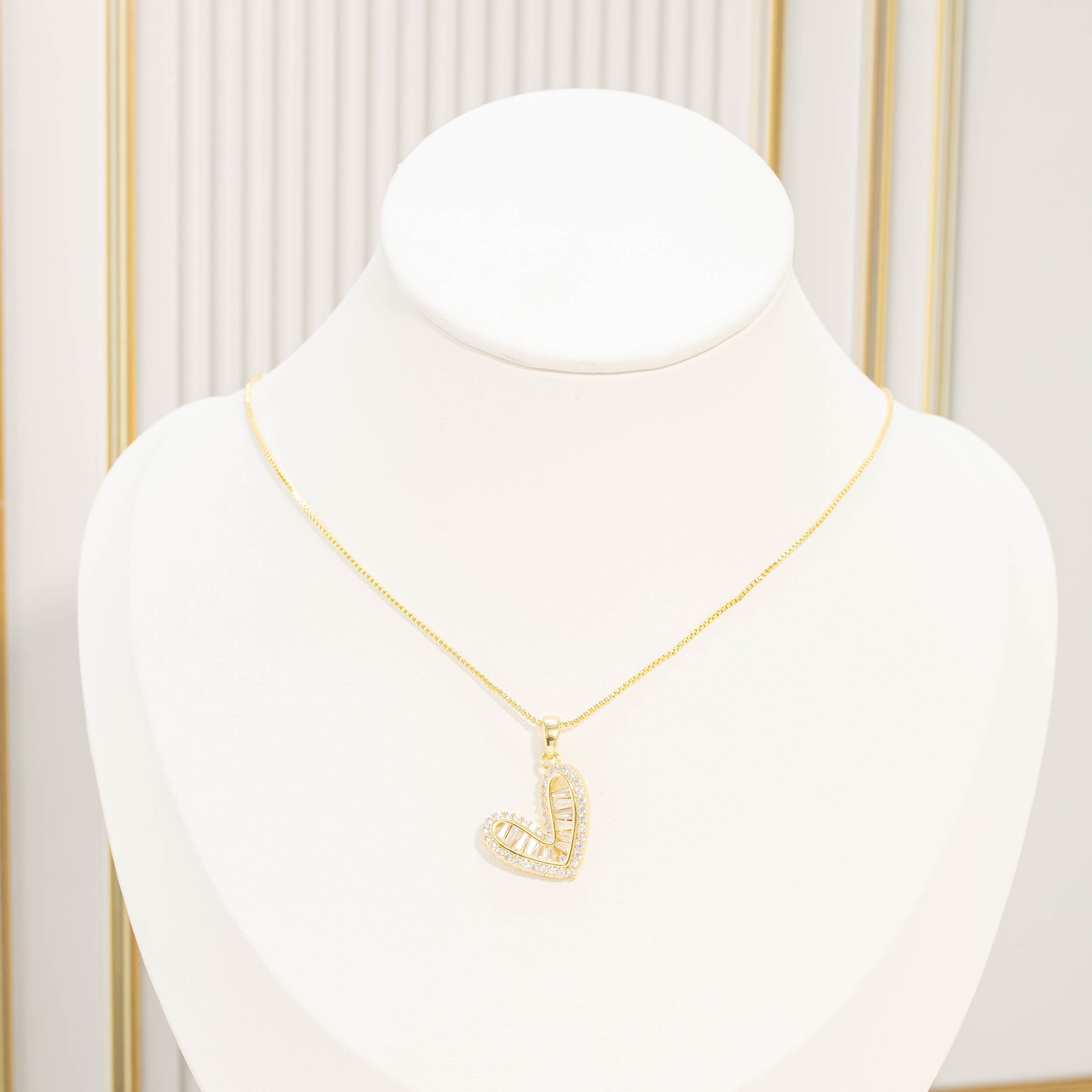 Collar rodio corazón baguette