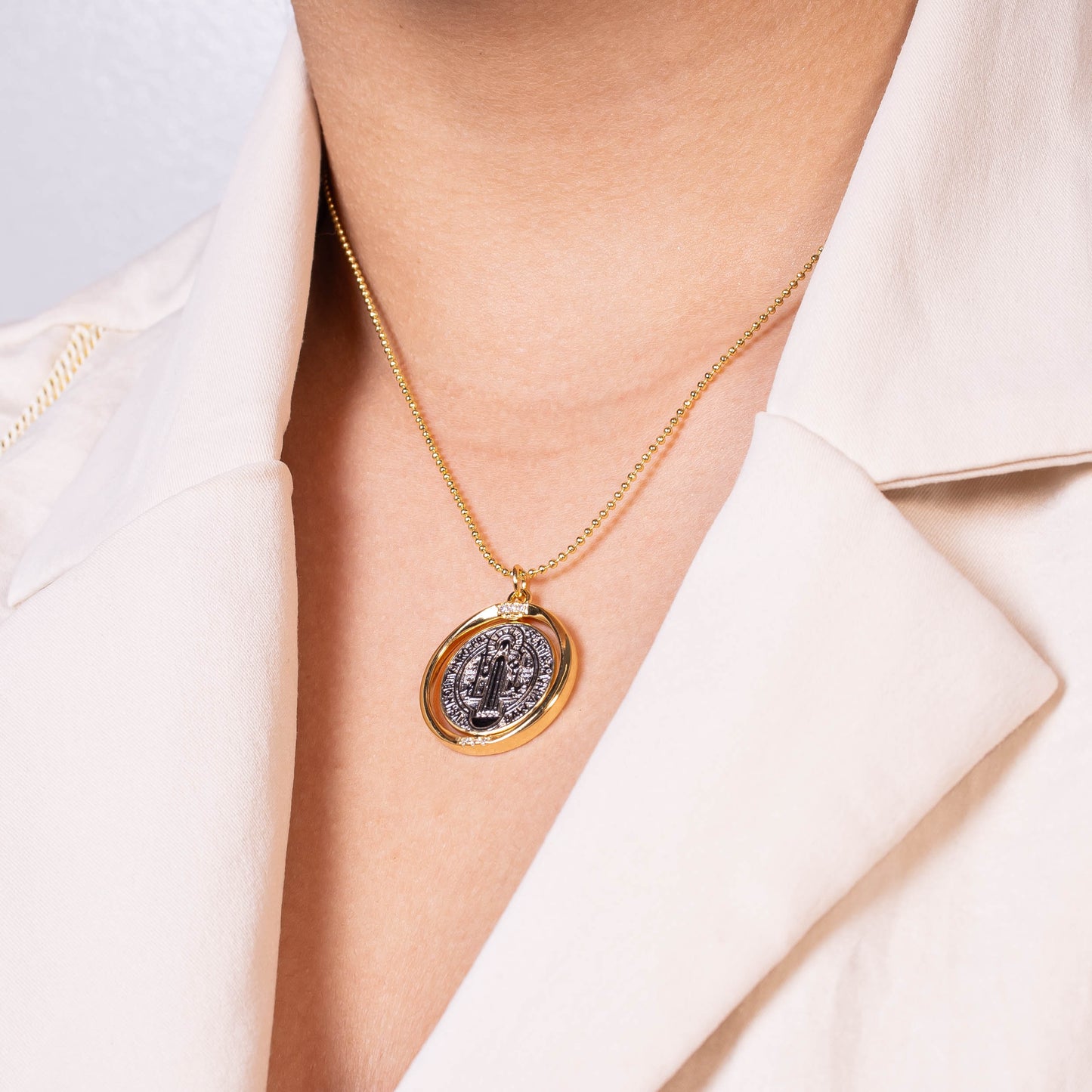 Collar rodio medallita